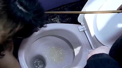 په تشناب کې فحش